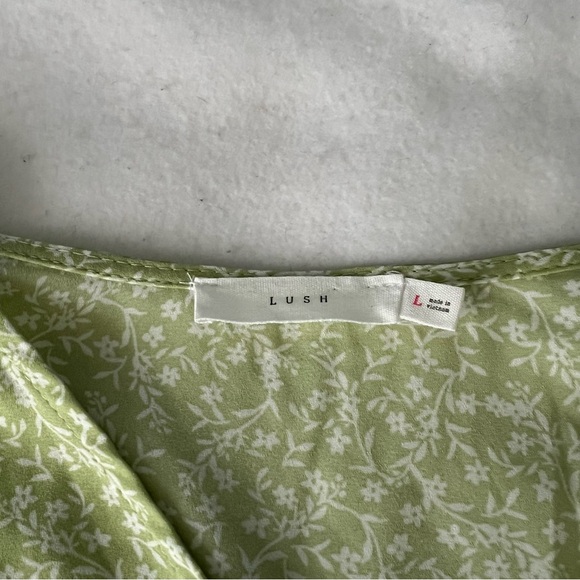 Lush NWOT Sage Cream Floral Wrap Top Summer L - Picture 3 of 7